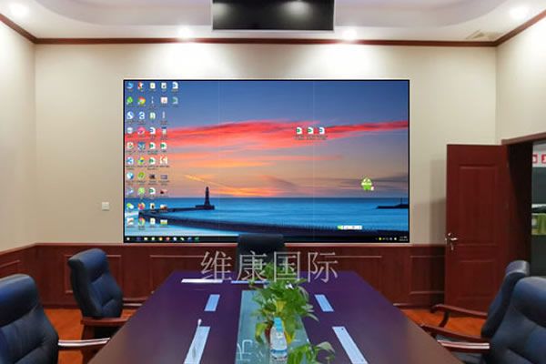 大型會(huì)議室使用無縫拼接屏好還是投影機(jī)好？