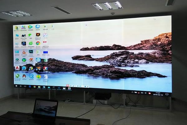 現(xiàn)代會議室使用0.88mm拼接屏好還是LED顯示屏好？