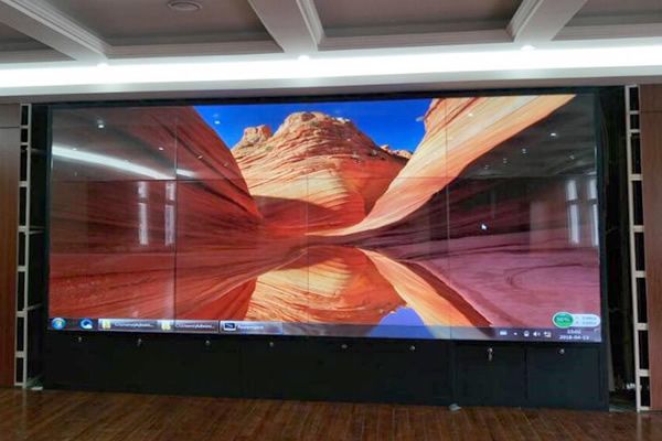 無縫拼接屏如何實(shí)現(xiàn)0mm拼縫的高清顯示？