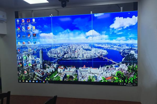 拼接屏的顯示有拼縫嗎_拼接屏是怎么實(shí)現(xiàn)無縫拼接顯示的？