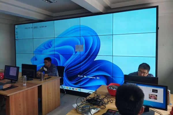 多臺電腦信號可以在拼接屏上同時顯示嗎