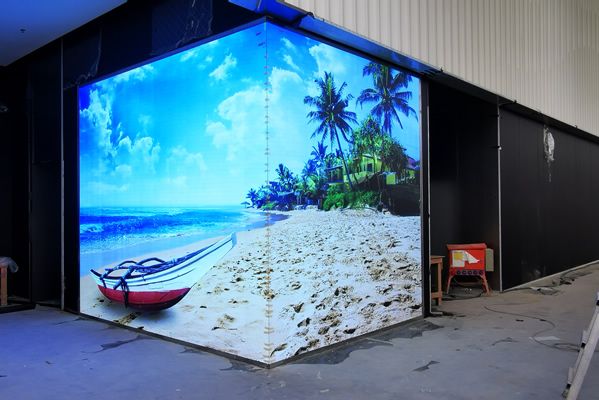 直播背景墻大屏怎么選擇，用LED屏好還是拼接屏好？