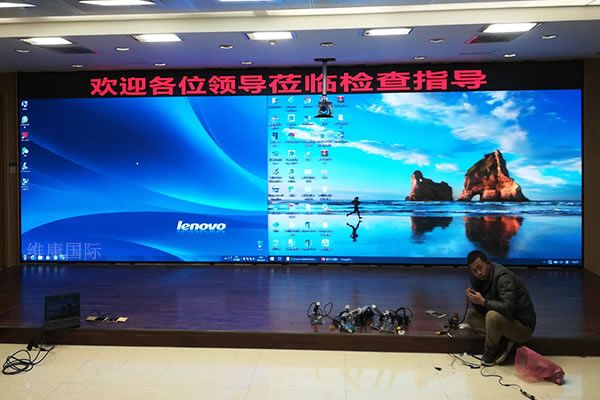 小間距LED屏幕和無縫液晶拼接屏的區(qū)別有哪些，哪種顯示效果好？