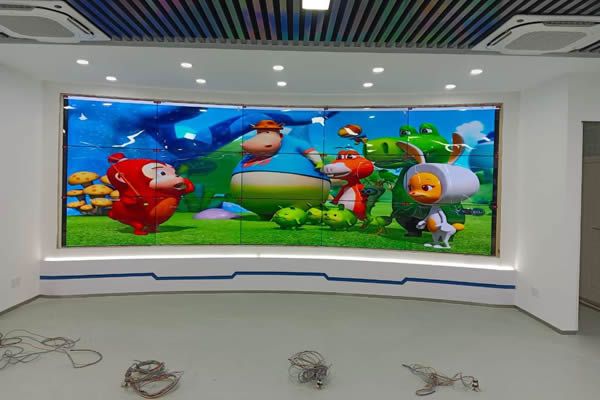 購買液晶拼接屏?xí)r應(yīng)該關(guān)注那些問題？