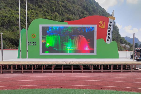 學(xué)校晚會舞臺用多大的LED顯示屏合適？