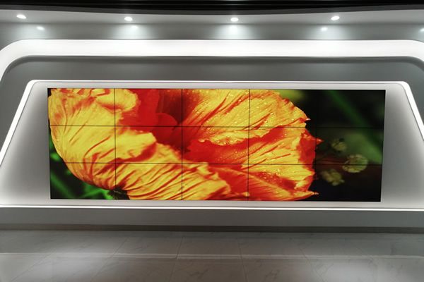 網(wǎng)絡(luò)直播間背景墻用液晶拼接屏好，還是LED顯示屏好？