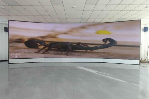 酒店大廳用LED顯示屏還是液晶拼接屏好？