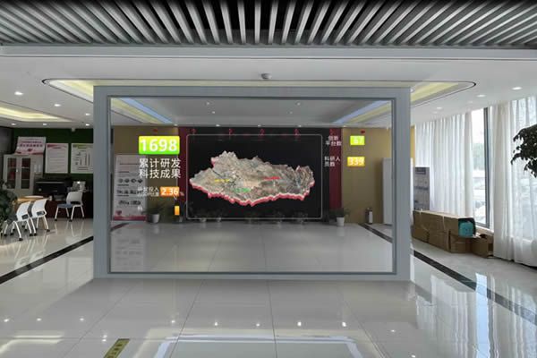 透明 LED 顯示屏常見(jiàn)種類與技術(shù)解析